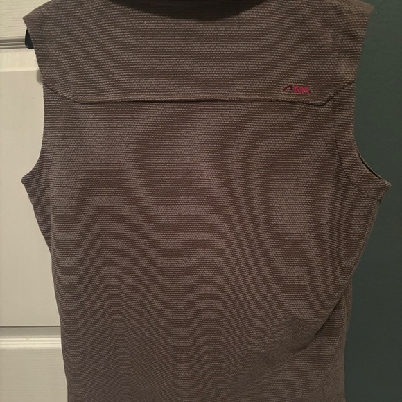 Mountain Khaki Vest - Picture 2 of 3